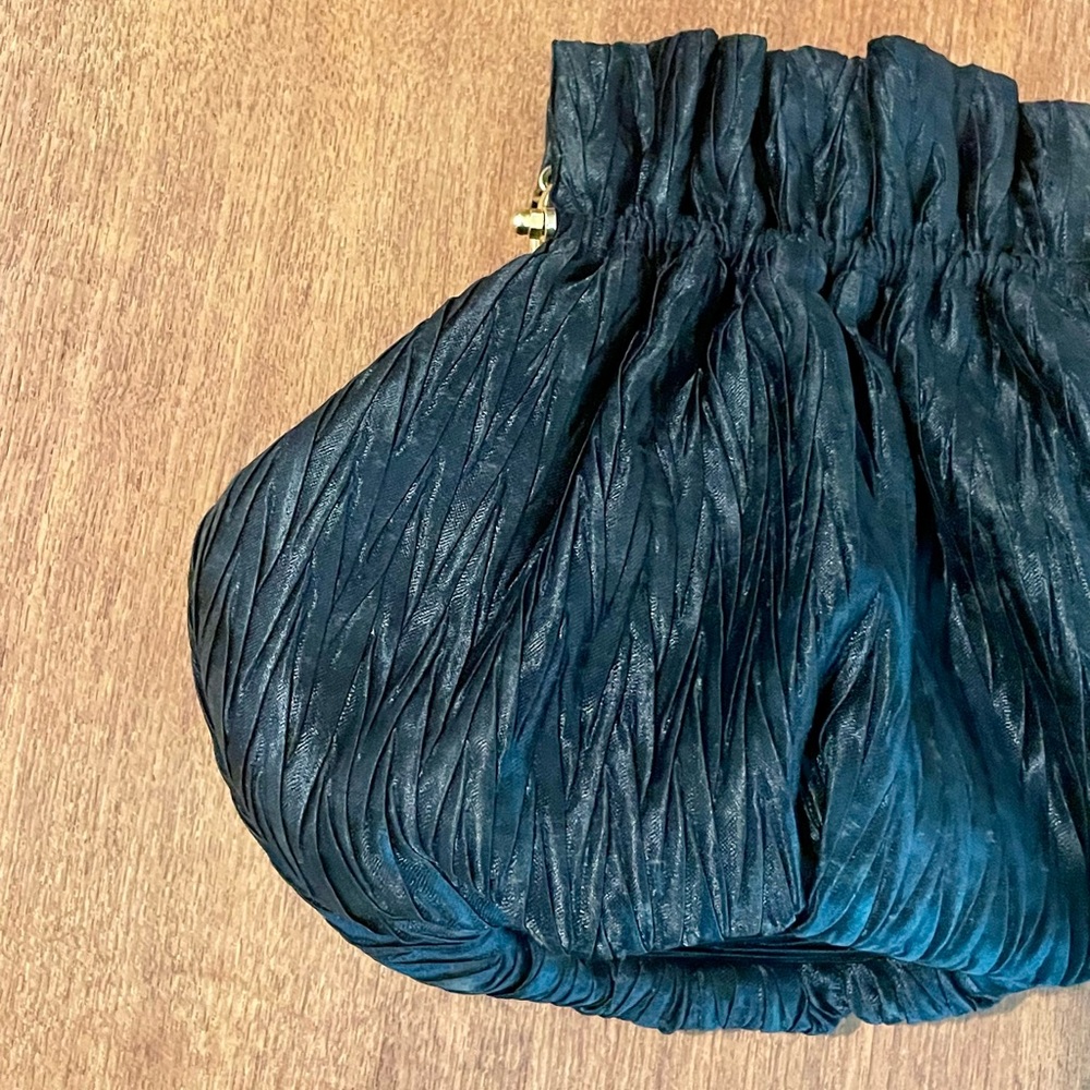 Vintage La Regale Black Textile Evening Bag Chain Strap Gold Metal Kiss Closure - Picture 4 of 16